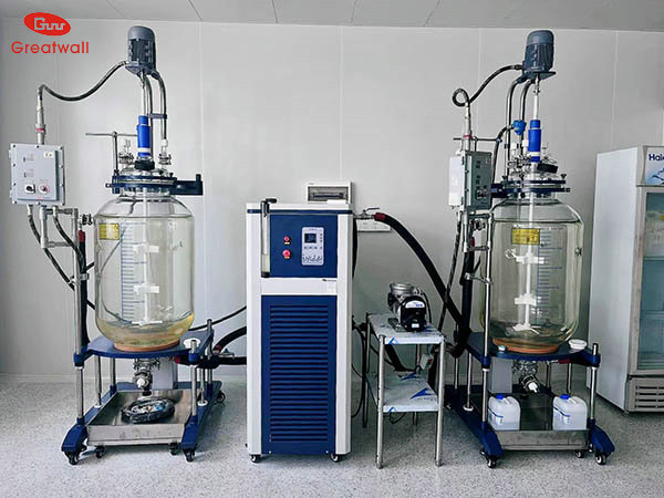 >玻璃反應釜配套溫控及真空設備