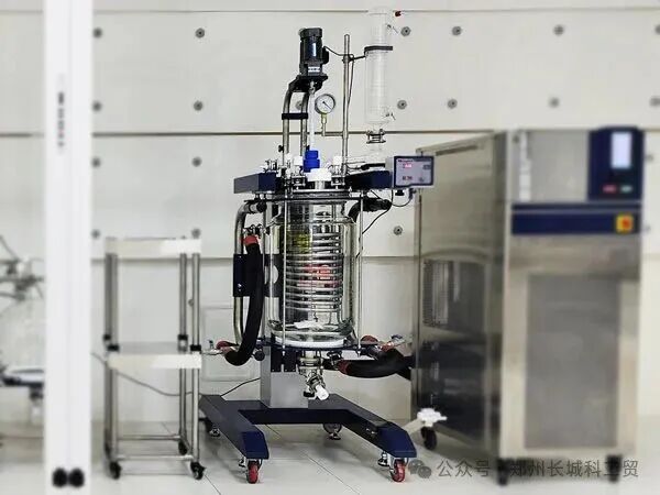 玻璃反應釜內冷盤管加持——直面快速放熱不慌，鎖定溫度穩定護航